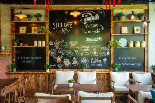 Гостиная зона в Still Cafe Home Kitchen
