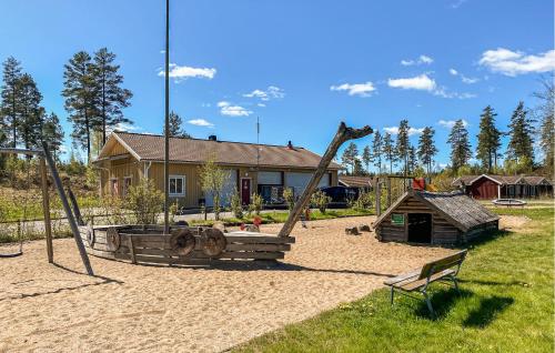 Ο χώρος παιχνιδιού για παιδιά στο Gorgeous Home In Hok With Wifi