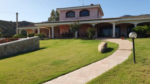Κήπος έξω από το Villa Basoru