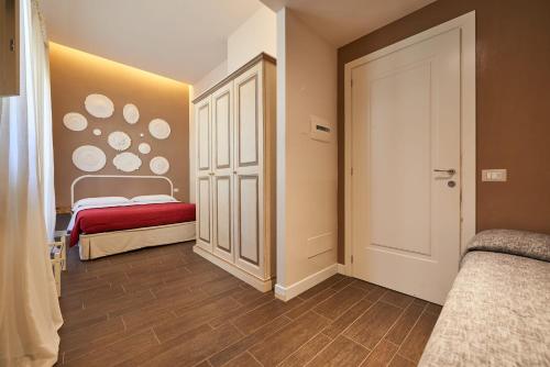 a bedroom with two beds and a door with plates on the wall at B&B Le Stanze del Duomo in Florence