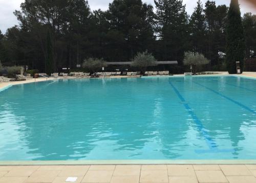 Bastidon provençal dans domaine naturiste