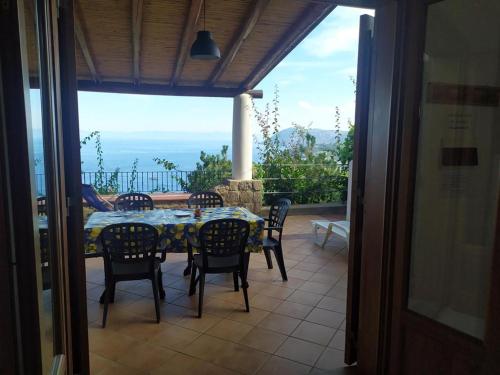 Gallery image of Oasi Eoliana - Appartamento Panarea in Santa Margherita