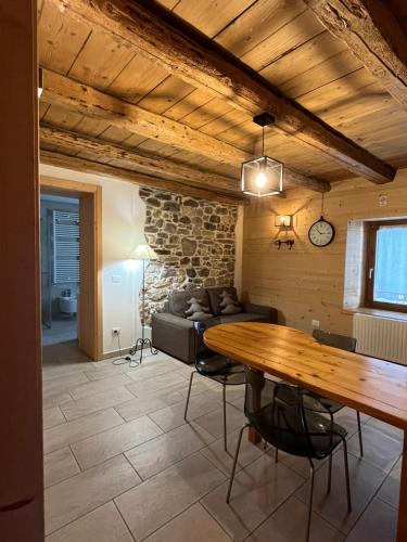 a living room with a table and a couch at Casa Vacanze Ranuncolo 3 in Sùtrio