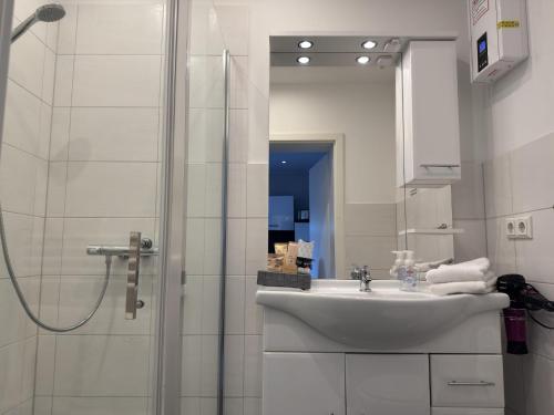 Phòng tắm tại Wohnung im historischen Bahnhof, Drei Annen Hohne