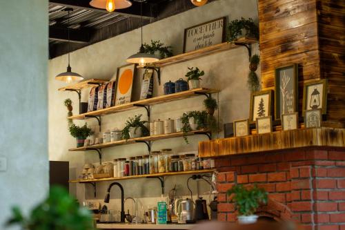 Кухня или мини-кухня в Still Cafe Home Kitchen
