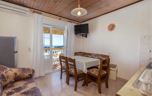 Stunning Apartment In Rab