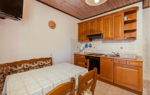 Stunning Apartment In Rab
