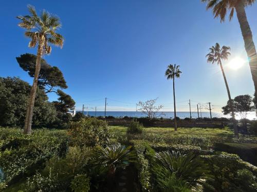 Photo de la galerie de l'établissement L'Atelier Plage, à Cannes