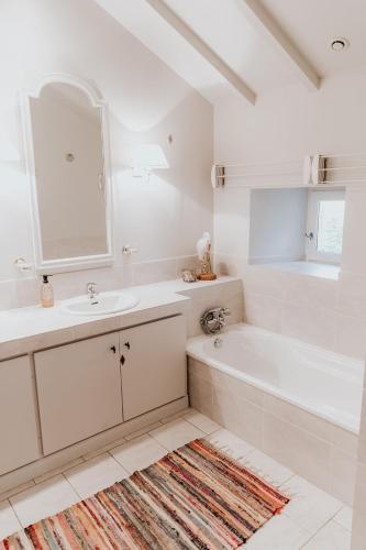 le bois de Selves - Maison authentique avec vue exceptionnelleにあるバスルーム