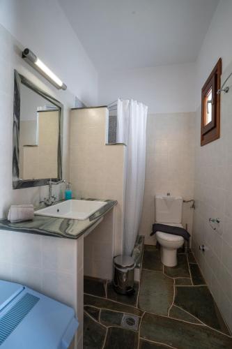 Koupelna v ubytování Mirsini Apartments in Sifnos