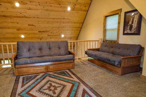 Posezení v ubytování Experience Montana Cabins - Eagle's Nest #9