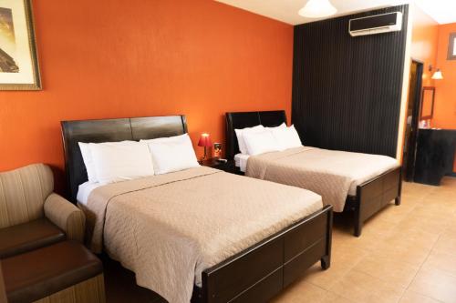 Postel nebo postele na pokoji v ubytování Grand Caporal Hotel