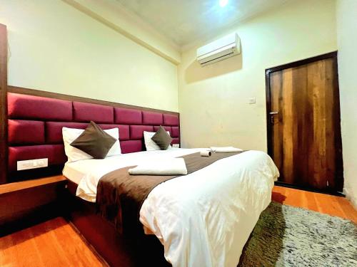 Ένα ή περισσότερα κρεβάτια σε δωμάτιο στο Rahgir Tales Hostel "Taj View"