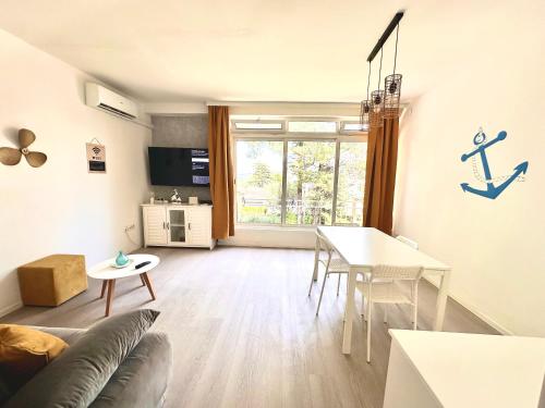 Beach Apartment - 50m from the Beach with Free Parking