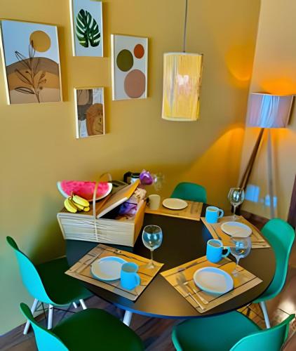 a dining room with two tables and green chairs at Vista deslumbrante e conforto em Ipanema in Rio de Janeiro