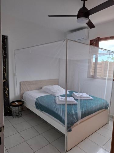 Postel nebo postele na pokoji v ubytování Le Refuge du Colibri