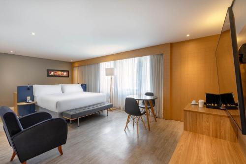 Cama ou camas em um quarto em Holiday Inn Sao Paulo Parque Anhembi by IHG