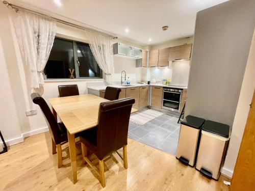 West London Lux 2 Bedroom Apartment - Free parking - Lake & Park view - Wembley Stadium 5KM photo 5