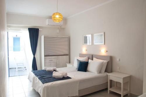 Una cama o camas en una habitación de The Milos