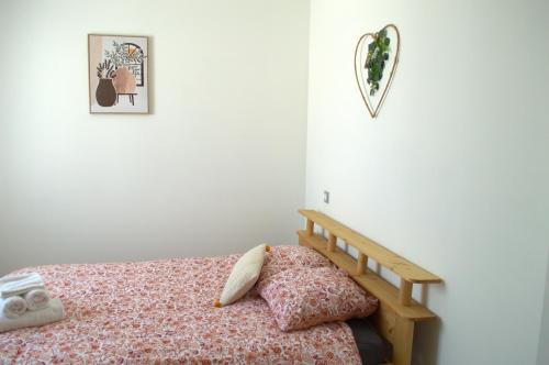 Ένα ή περισσότερα κρεβάτια σε δωμάτιο στο TRIO HOME,3 chambres, parking privé gratuit, wifi haut débit, 10min LA ROCHELLE,15min île de ré