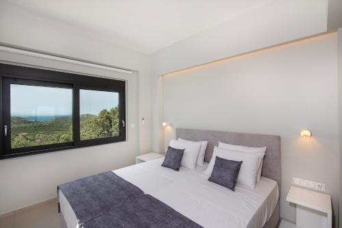 Postel nebo postele na pokoji v ubytování Porti Villas Iraklis