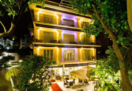Κήπος έξω από το Hotel Villa Delibera