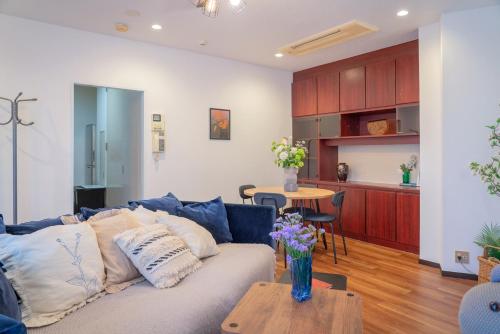 Shinjuku Skyview Serenity Duplex Villa