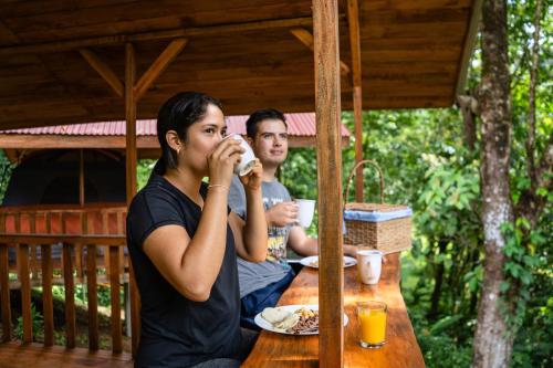 Fotografie z fotogalerie ubytování Glamping Colibrí - Finca Heliconias v destinaci Neily