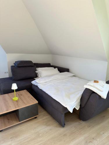 Ένα ή περισσότερα κρεβάτια σε δωμάτιο στο A&O Suites