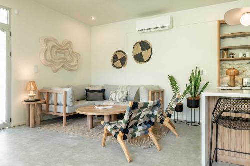 Χώρος καθιστικού στο Prema at Namaste Oasis Condo