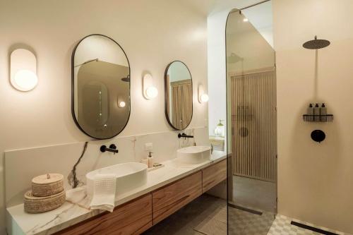 Ένα μπάνιο στο Prema at Namaste Oasis Condo