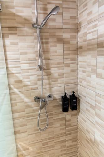 a shower with a shower head in a bathroom at Hotel Rural El Pingón in Manzanal de Arriba