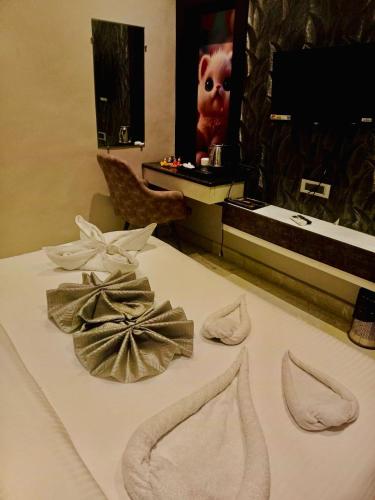 a hotel room with a bed with a teddy bear in the mirror at Shri Shyam Hotel, Near Harkipauri in Haridwār