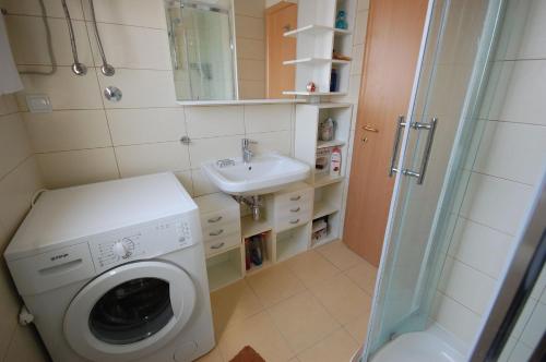 Koupelna v ubytování Apartment Vesna by El-Pi Tours