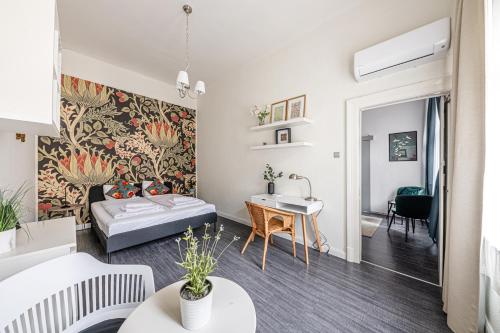 Chain Bridge Apt Cozy AC Comfort Near Everything