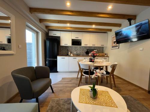 TV a/nebo společenská místnost v ubytování Studio Rybacka 4 Darłówko