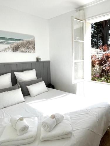 Letto o letti in una camera di Villa TEYO Le Bois Plage en Ré
