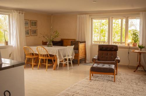 a living room with a table and chairs at Countryside house with sauna in Enhörna