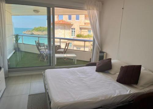 Katil atau katil-katil dalam bilik di Studio front de mer - residence luxe