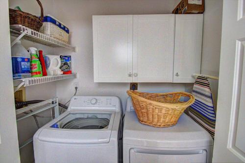 Dapur atau dapur kecil di 40142 N Carolina Ave