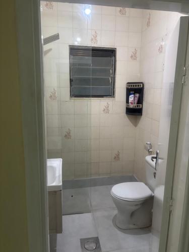 a bathroom with a toilet and a sink at Bubbles in Jurf ad Darāwīsh