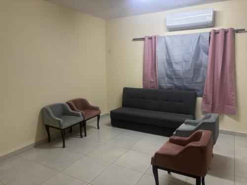 a waiting room with a couch and two chairs at Bubbles in Jurf ad Darāwīsh