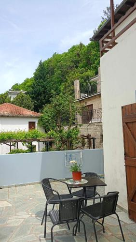 a patio with a table and chairs on a balcony at Guesthouse Kallisti in Anilio Pelion