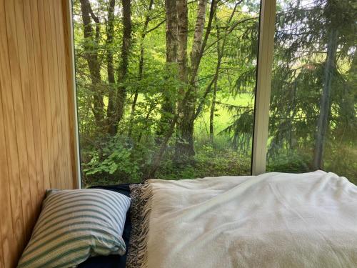 Postel nebo postele na pokoji v ubytování Cozy cottage getaway Holse