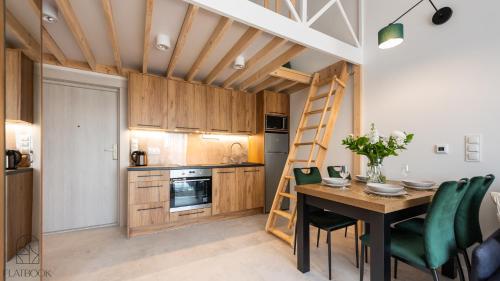 Kuchyň nebo kuchyňský kout v ubytování Flatbook Apartamenty - Jantar Resort