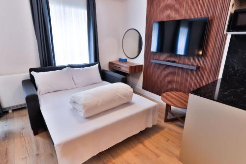 a hotel room with a bed and a television at Finsbury Rose in London