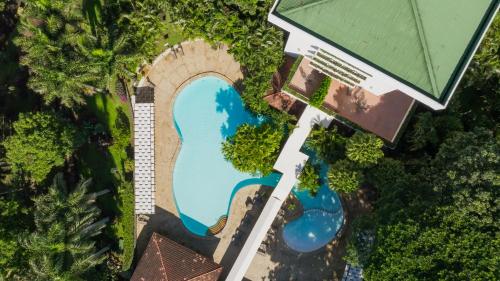 Der Swimmingpool an oder in der Nähe von Barceló San José