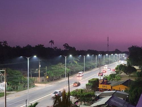 a street with cars driving down a road with street lights at BLVD1Rec in Paraíso