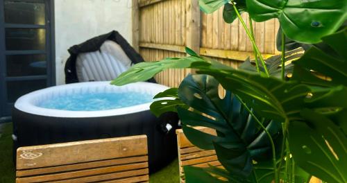 Duplex Stay With Hot Tub Opposite Stadium photo 13