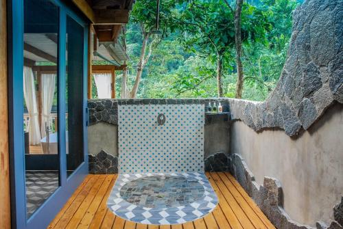 Pacuare Lodge by Böënaにあるバルコニーまたはテラス